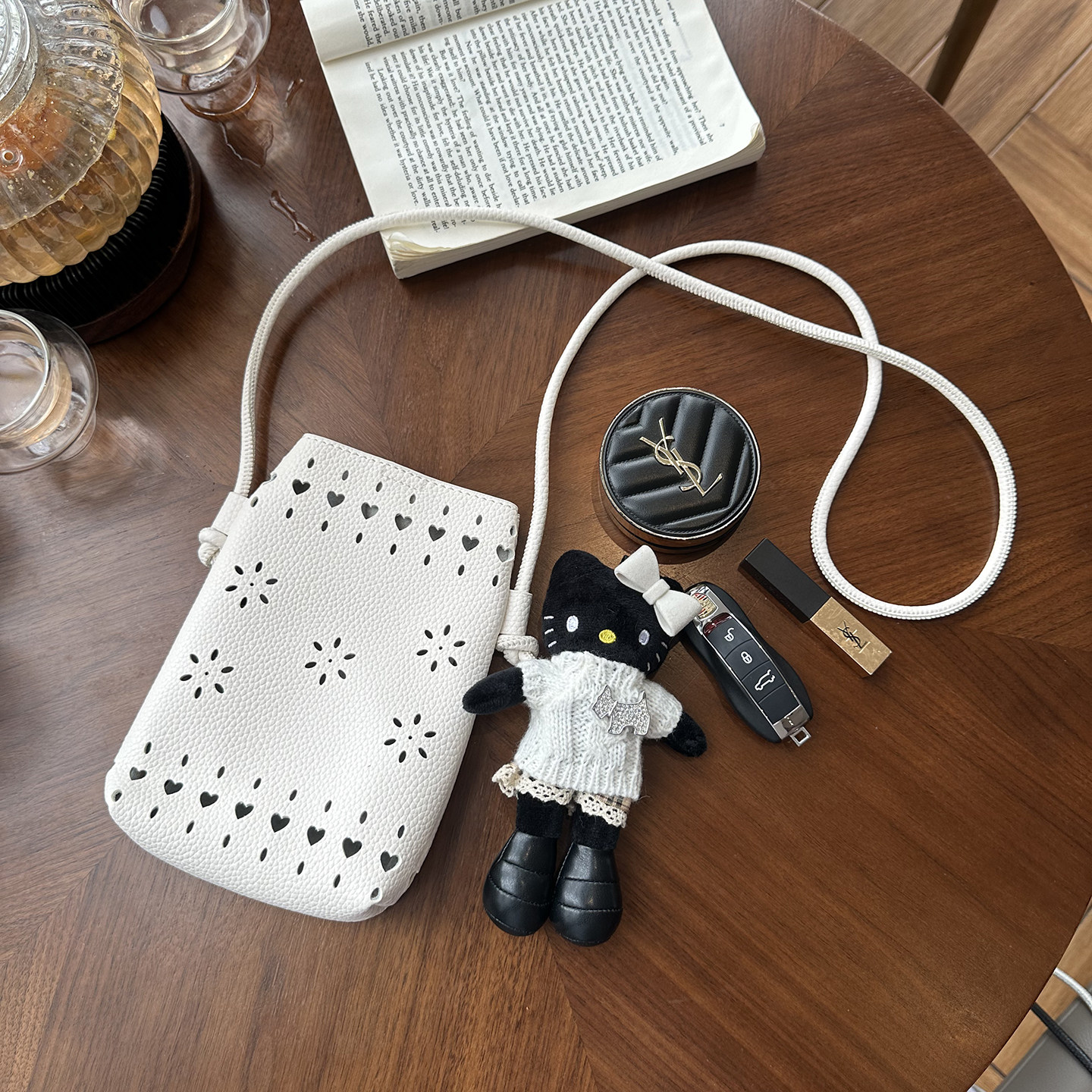 良汇2026新款法式镂空手机包女甜美斜挎包百搭时尚迷你散步小包包