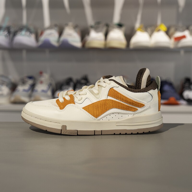 李宁女子休闲鞋2023春季新款惟吾PRO舒适软弹滑板文化鞋AECT016