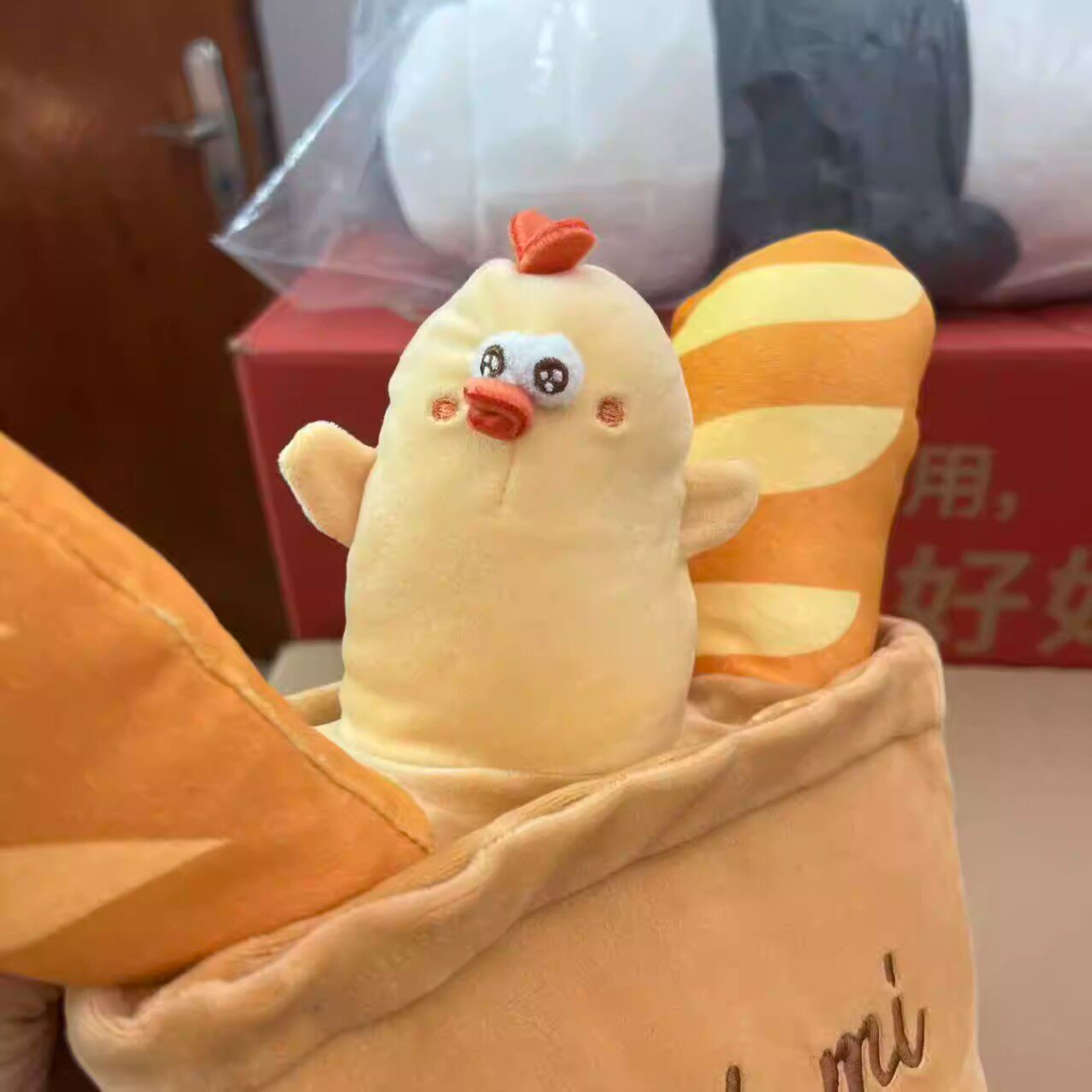 名创优品12英寸法棍公仔墩鸡抱枕