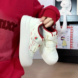 回力草莓板鞋秋冬女少女风厚底显高学生小白鞋可爱时尚魔术贴女鞋