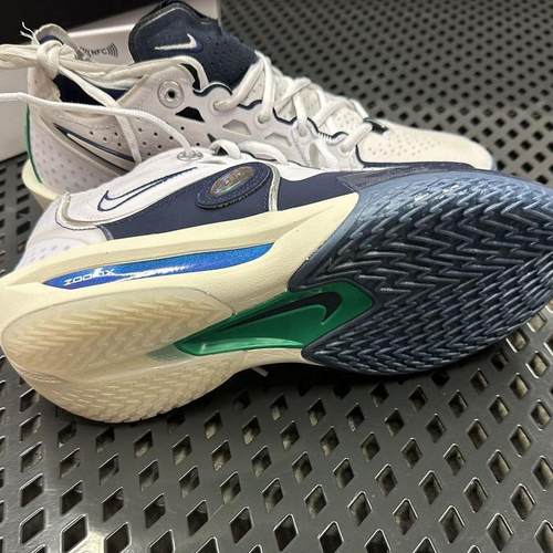 耐克男子缓震中帮zoom篮球鞋