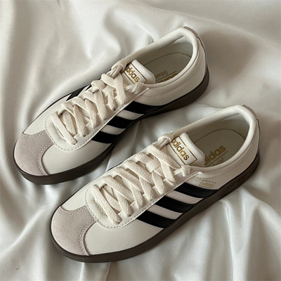 adidas百搭舒适减震耐磨