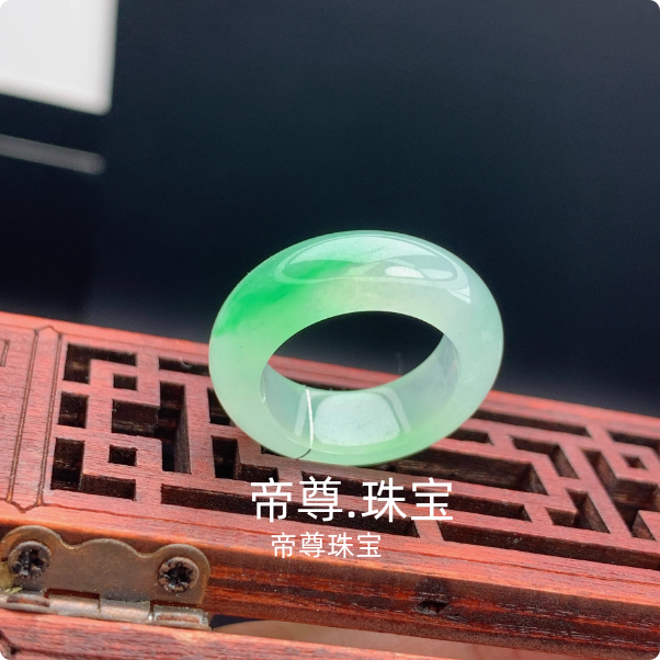 白冰飘绿花翠绿男女款玉石戒指