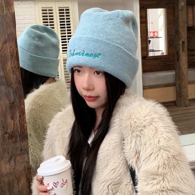 自留软糯羊毛混纺刺绣毛线帽子