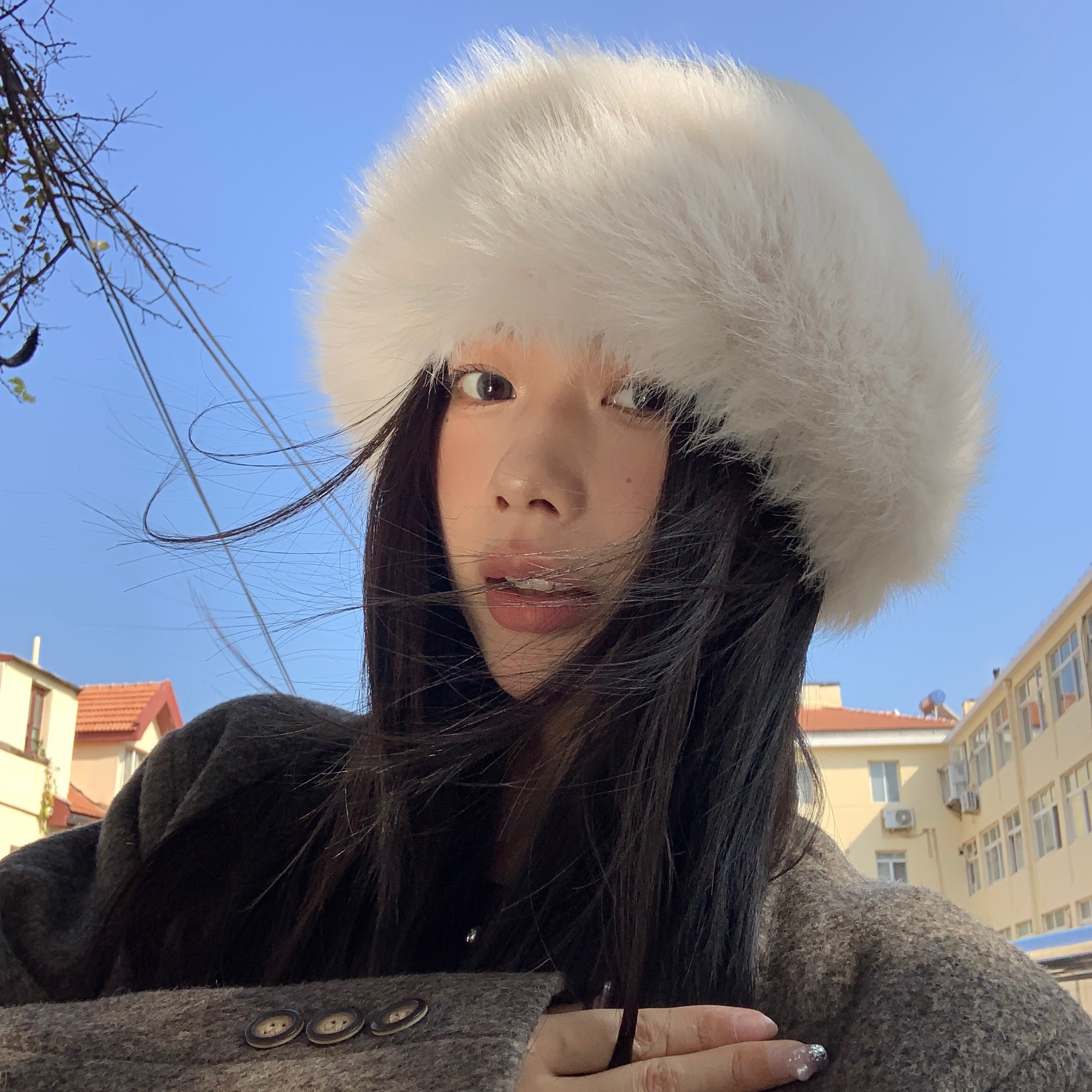 白色高级感仿貂毛皮草渔夫帽