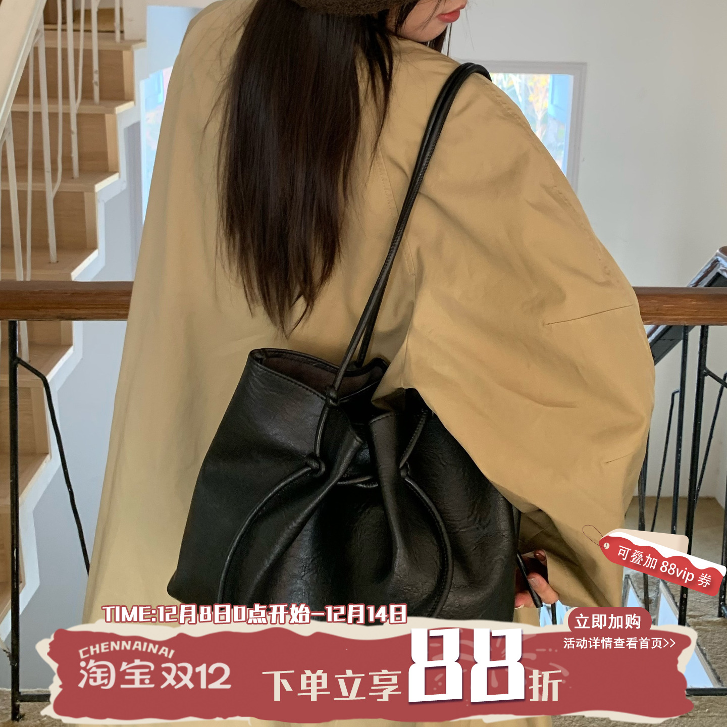 墨调轻褶！陈奶奶慵懒绑带单肩包