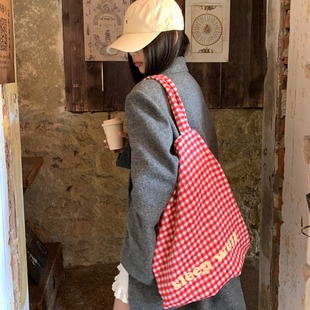 陈奶奶/心动讯号~红格子慵懒感大容量帆布包百搭休闲购物袋托特包