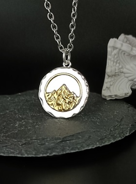 高山金山吊坠男潮手工山系潮流个性高级感圆牌项链男士痞帅项坠