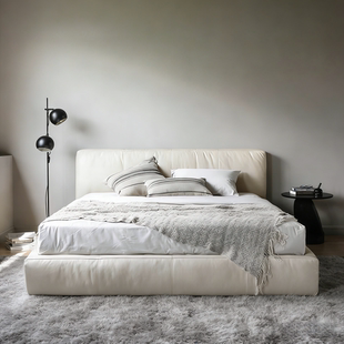 奶油风全真皮软包双人大床主卧落地现代轻奢高级2026新款 意式 法式