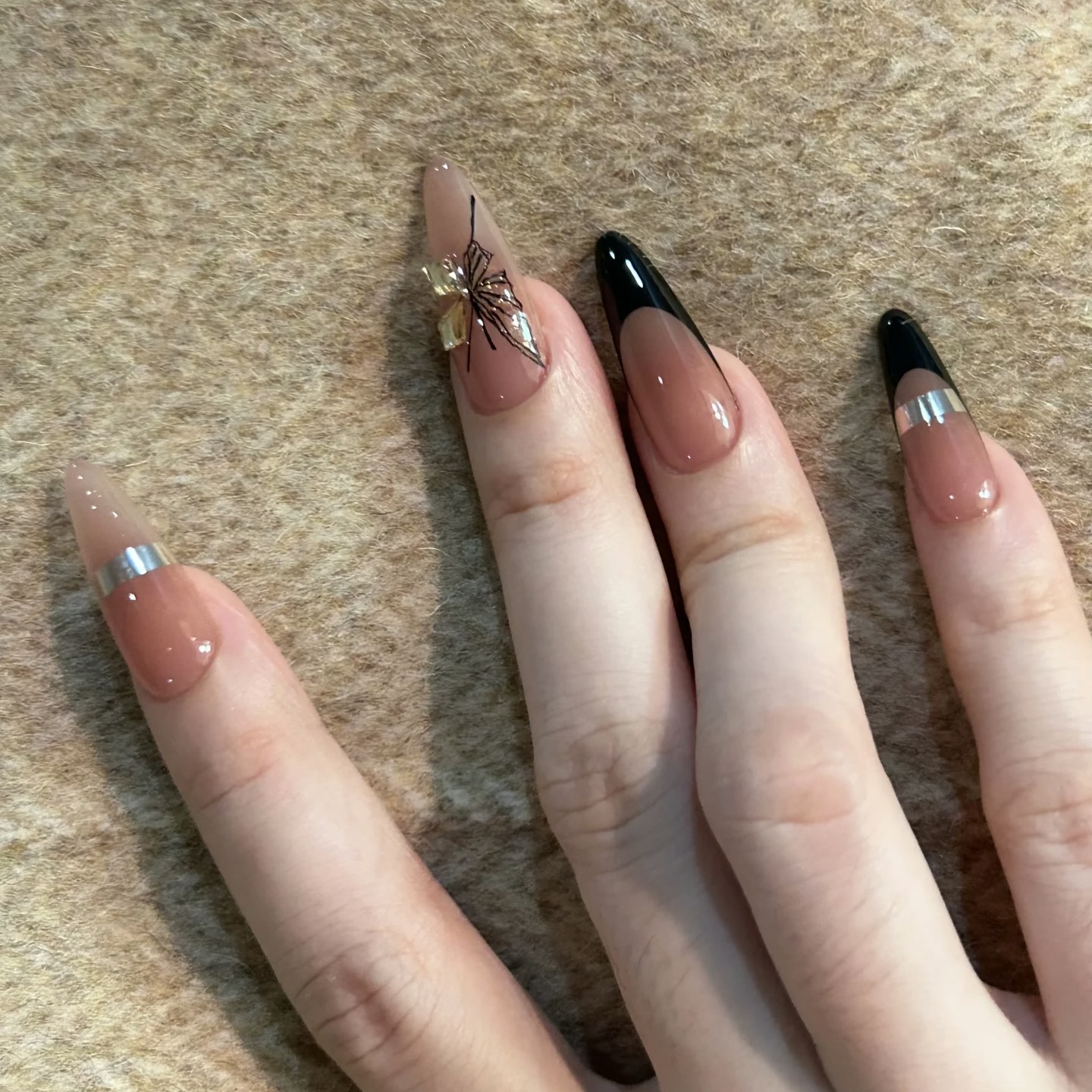 纯手工定制穿戴甲成品假指甲贴片美甲成品超显白款杏仁黑法式蝴蝶