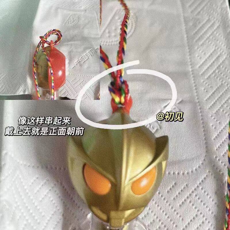 작은 빨간 책의 울트라맨 빛나는 휘파람 일본 애니메이션 옷걸이 그림 장난감 학생 소년 생일 선물