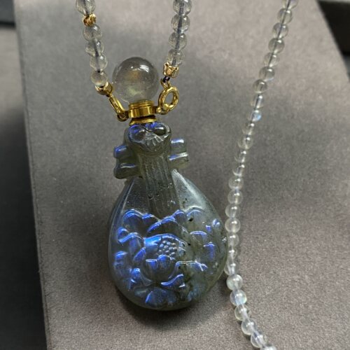 天然蓝光月光石琵琶吊坠精油瓶项链女款锁骨链送女友闺蜜礼物