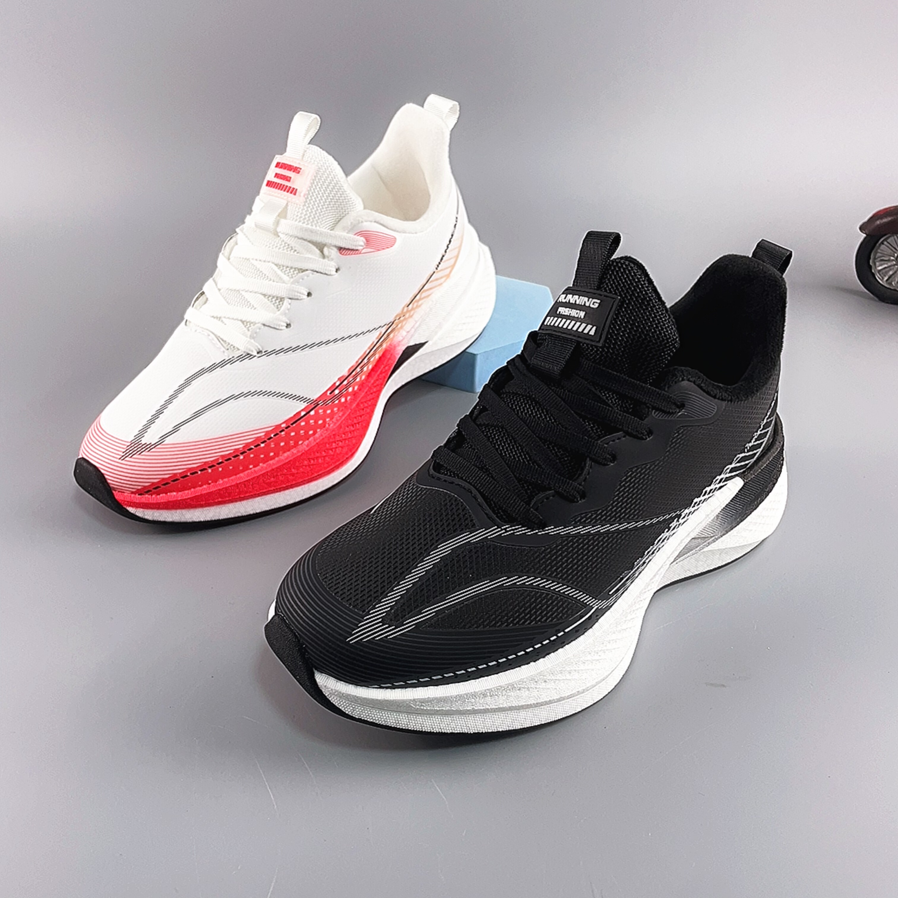 鹭威男鞋2025年冬季新款加绒保暖跑步鞋轻便休闲鞋爆米花底运动鞋