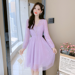 TR49381# 法式v领蕾丝连衣裙春新款潮收腰显瘦气质仙女长  服装批发女装批发服饰货源