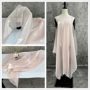 浅粉红色 水光纱幻彩缎面光泽欧根纱布料 细腻丝滑琉璃亮光面料