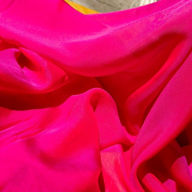 设计师定制 变色龙发光真丝雪纺8姆米100丝140门幅 幻色火龙果