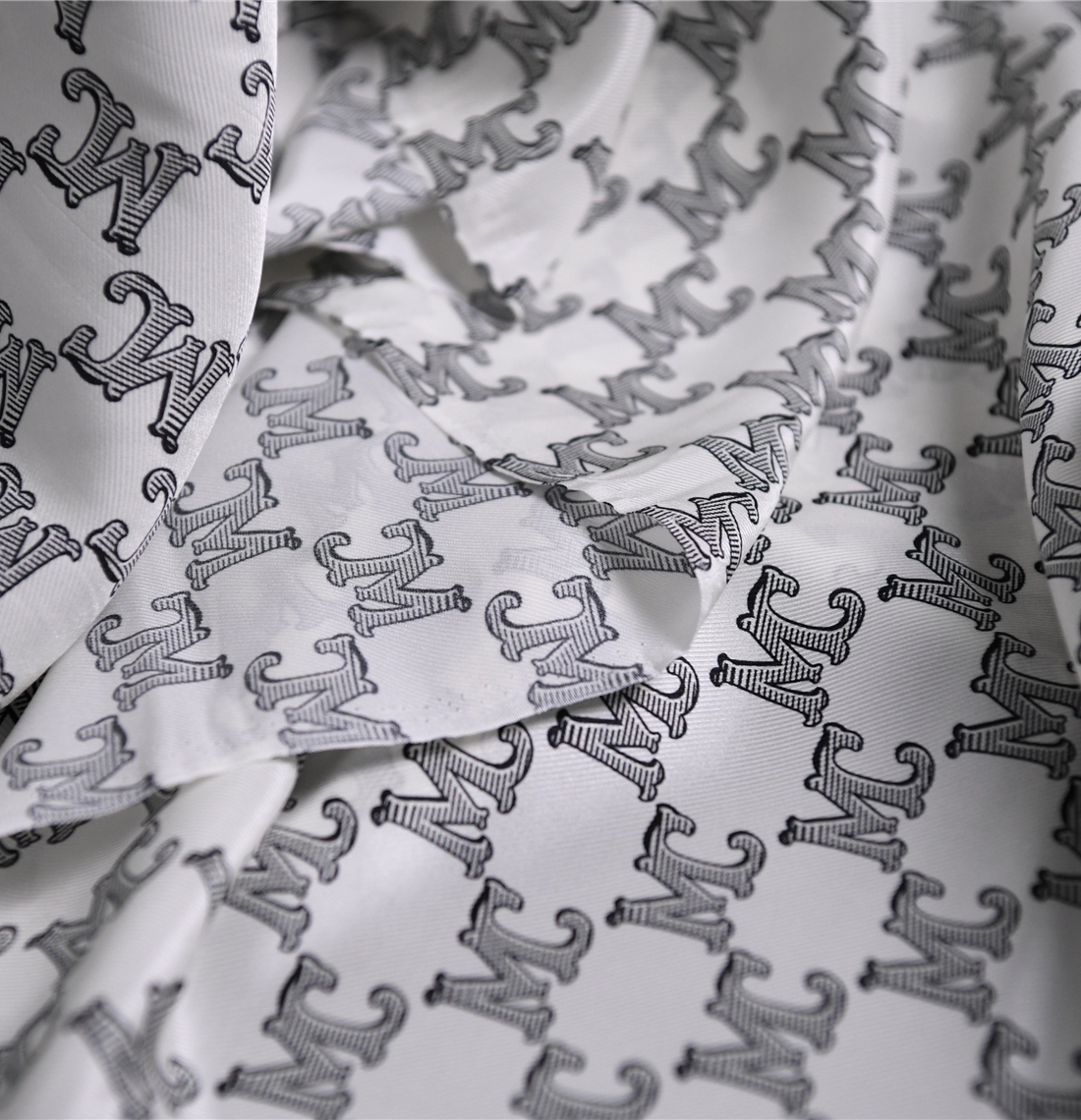 轻奢之美 品牌MC定织重磅真丝斜纹缎25姆65丝35天丝130宽 设计师