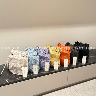 匕入 经典 抽绳束口菱格单肩斜挎包女 新品 26FW MiMi
