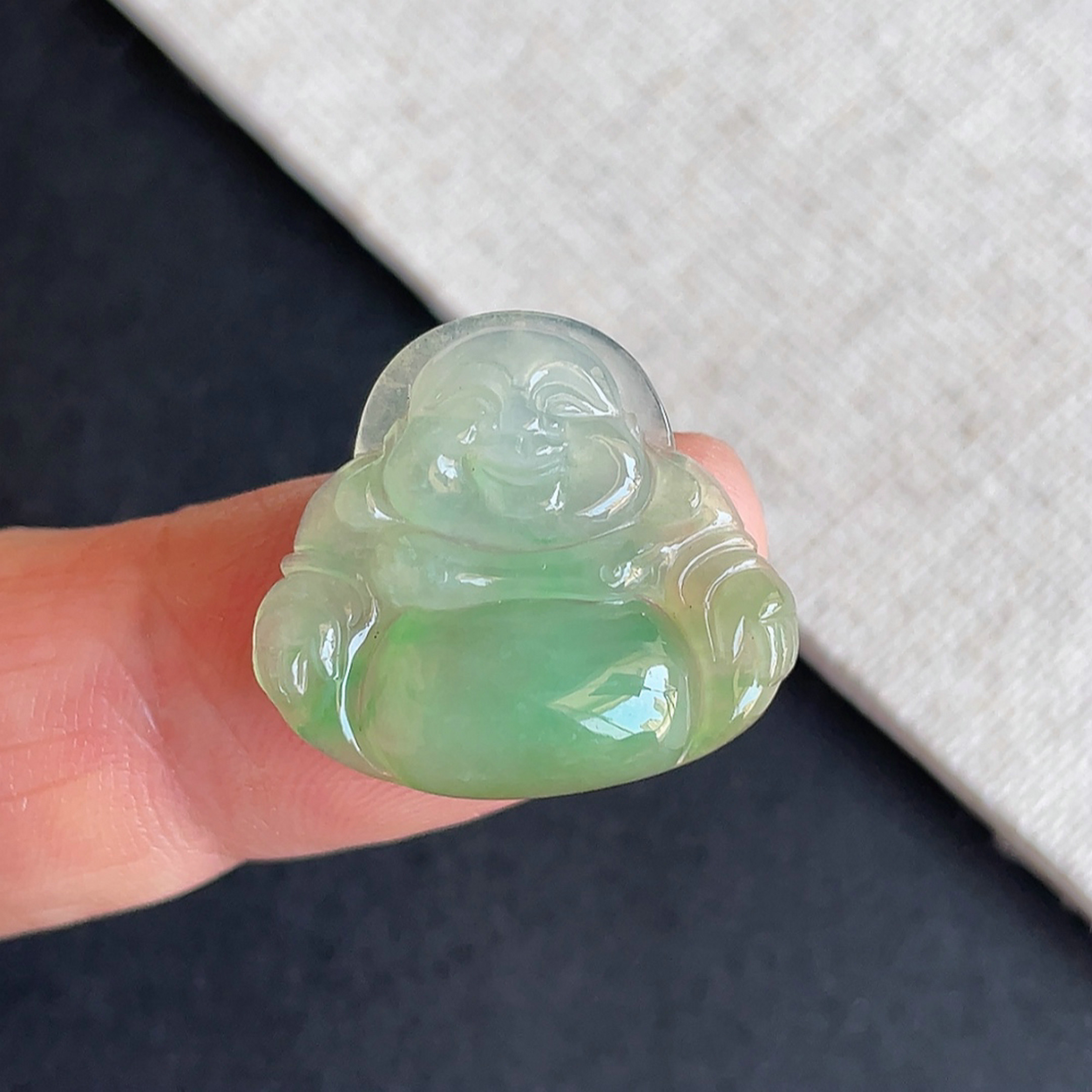 缅甸翡翠冰种飘阳绿佛公吊坠