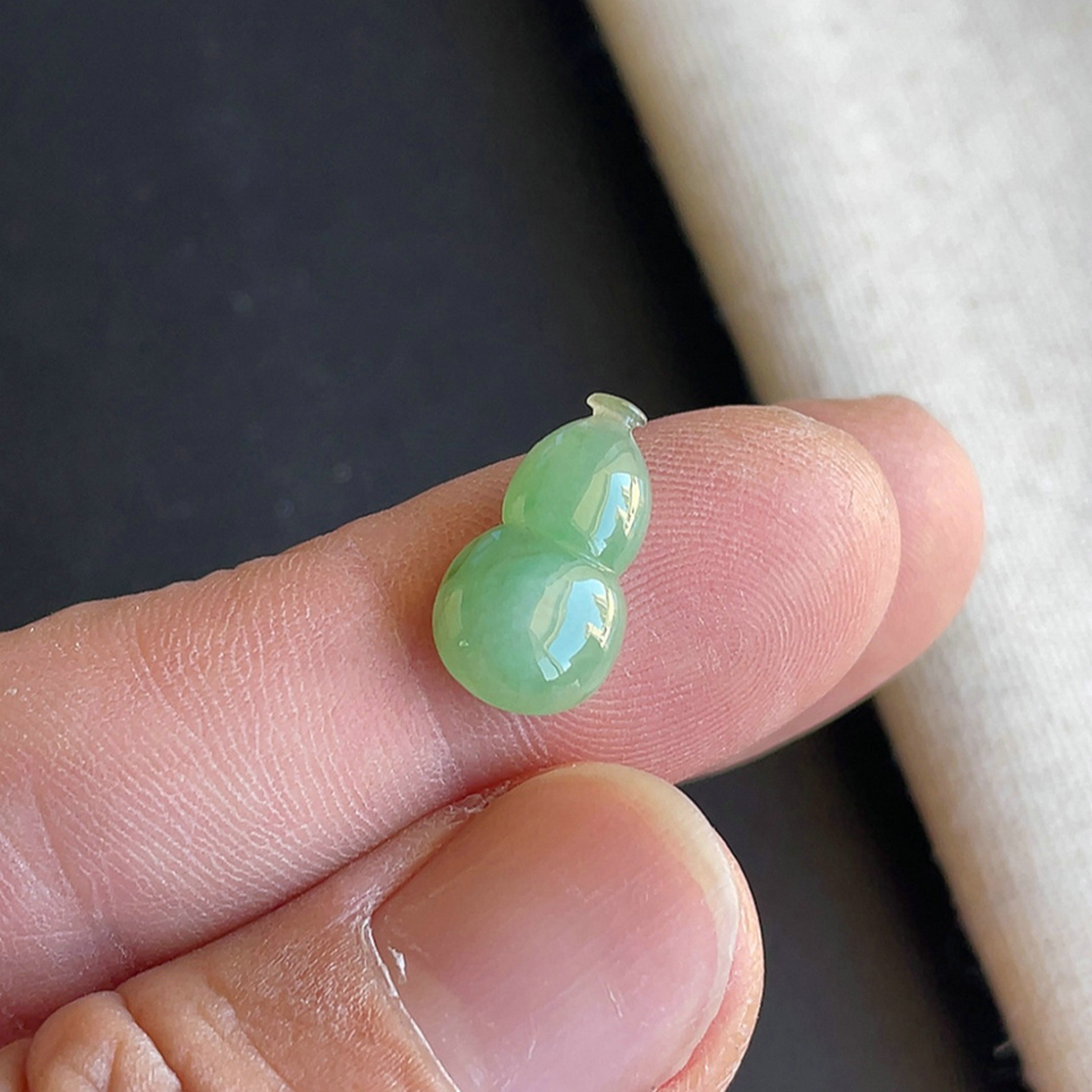 冰糯种满绿葫芦戒面缅甸翡翠A货