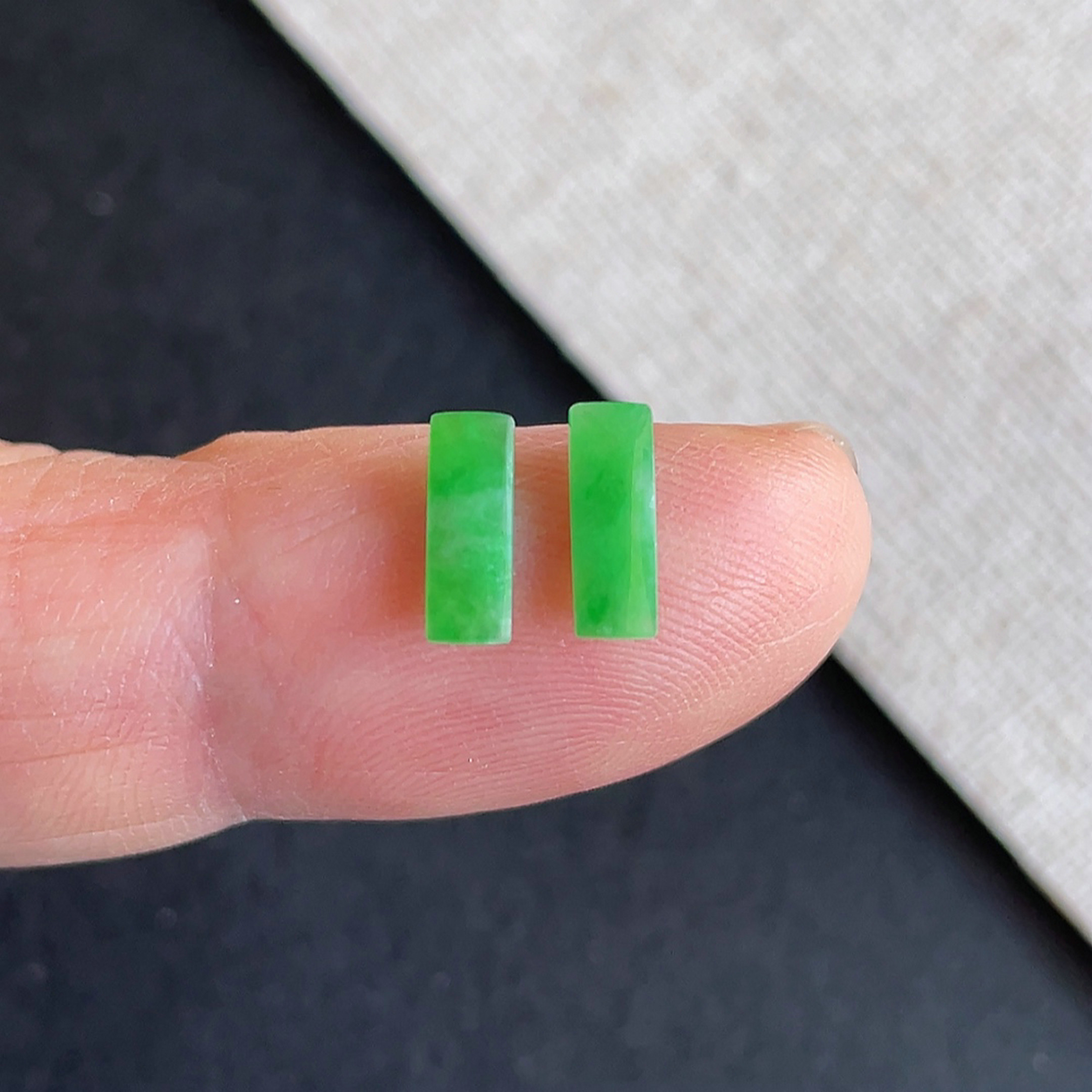 缅甸翡翠冰种阳绿素面戒面一对 天然玉石a货耳坠裸石镶嵌 附证书