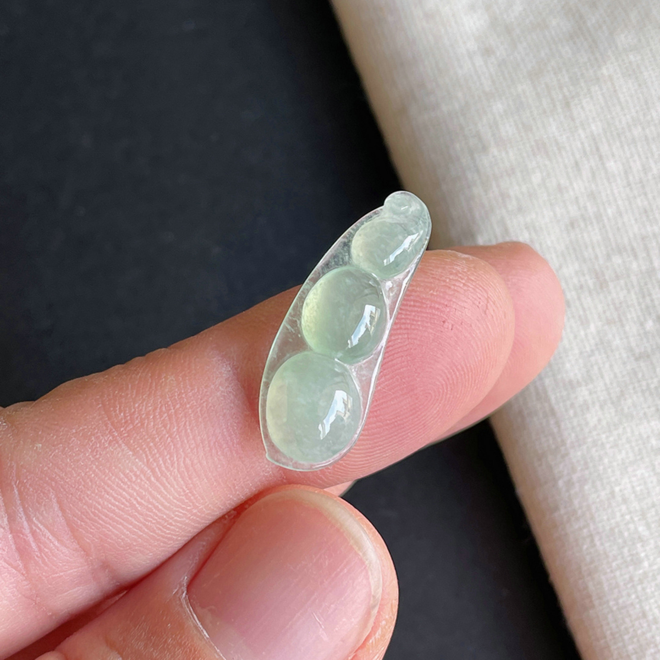 冰种四季豆吊坠缅甸天然翡翠A货