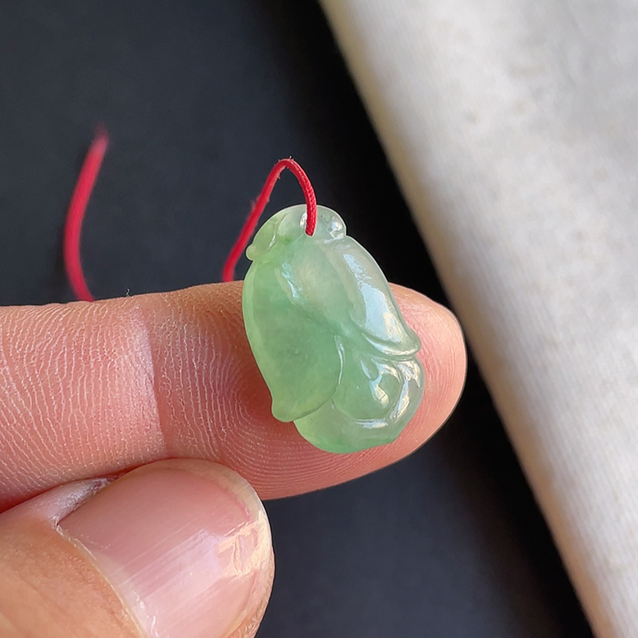 冰种甜绿色兰花吊坠翡翠A货玉石