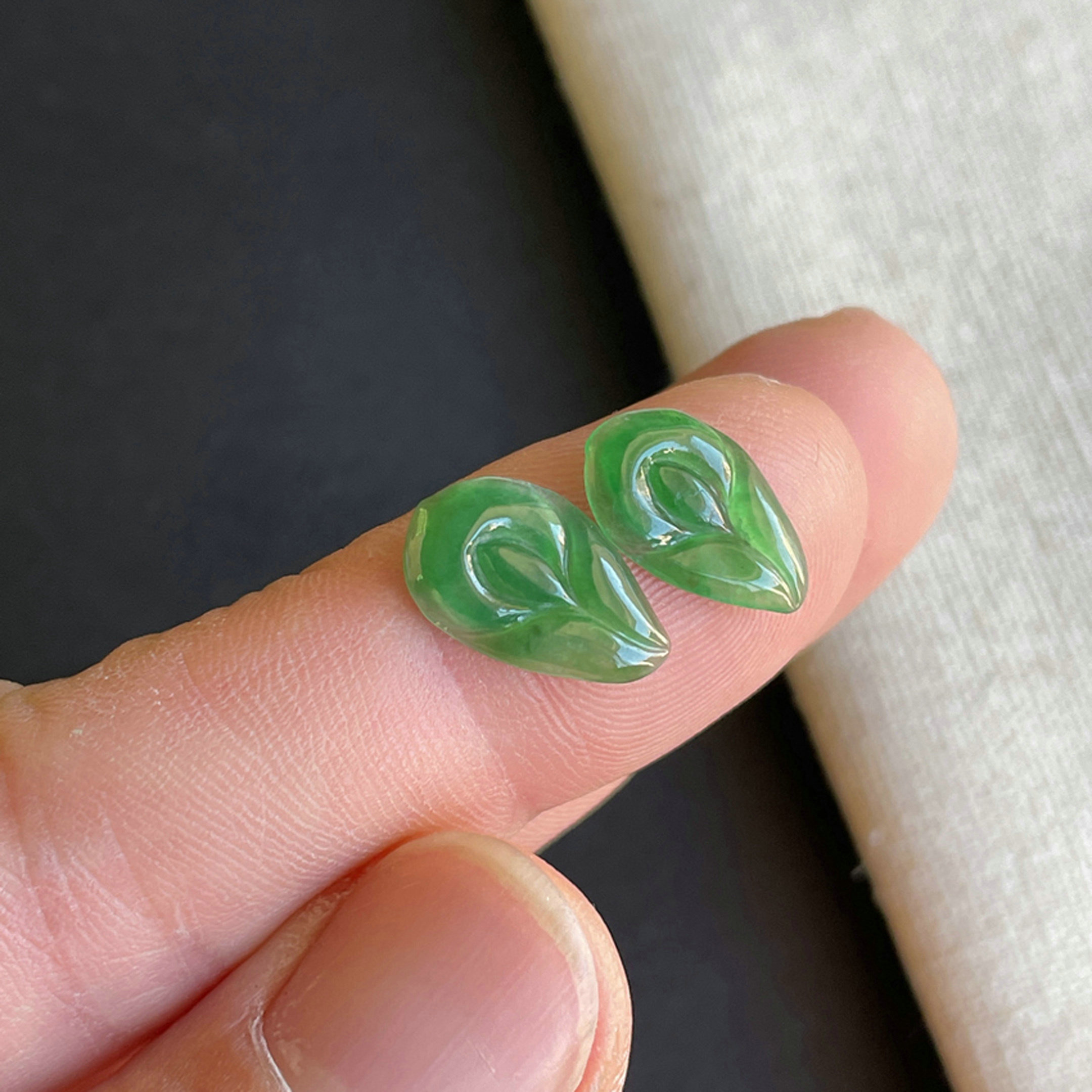 冰种辣绿兰花戒面一对翡翠A货