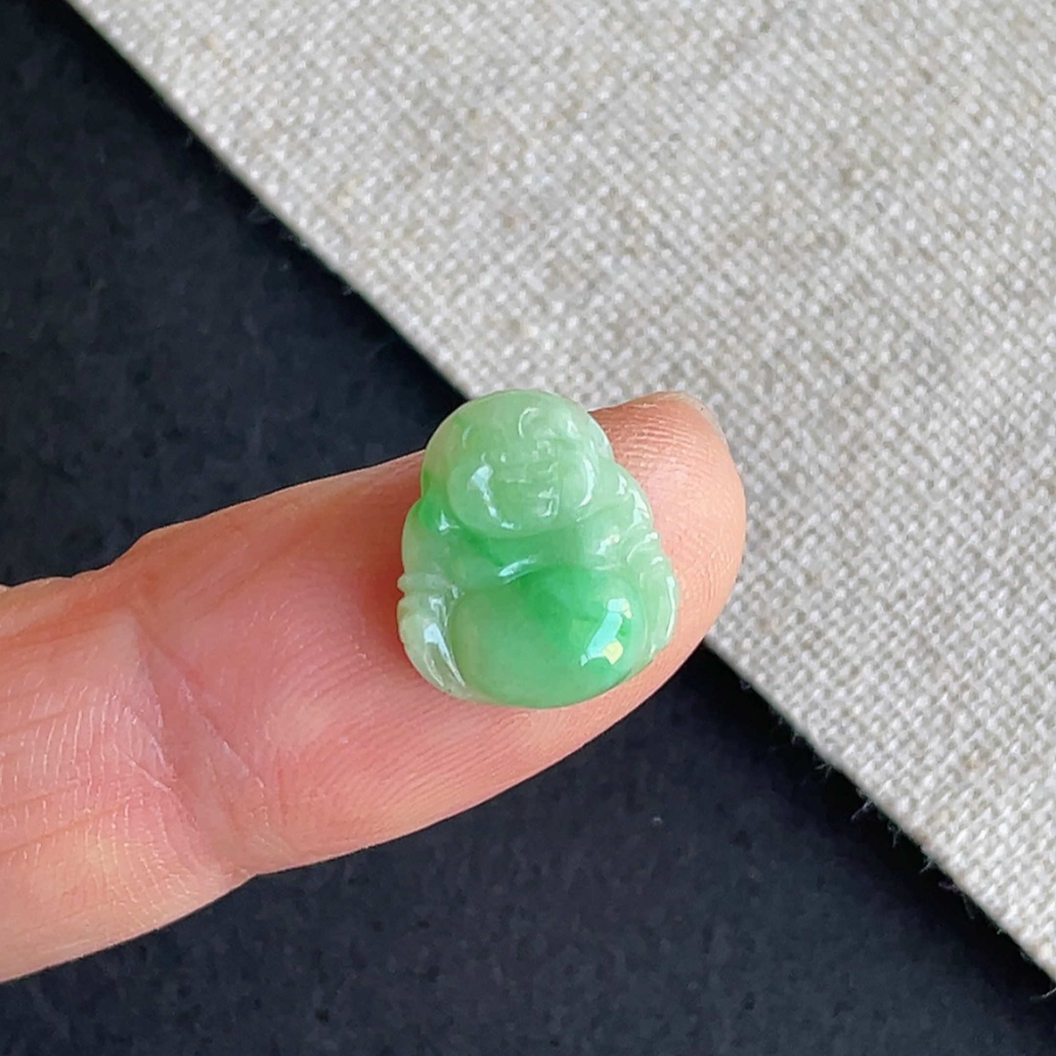 天然A货翡翠飘阳绿佛公吊坠