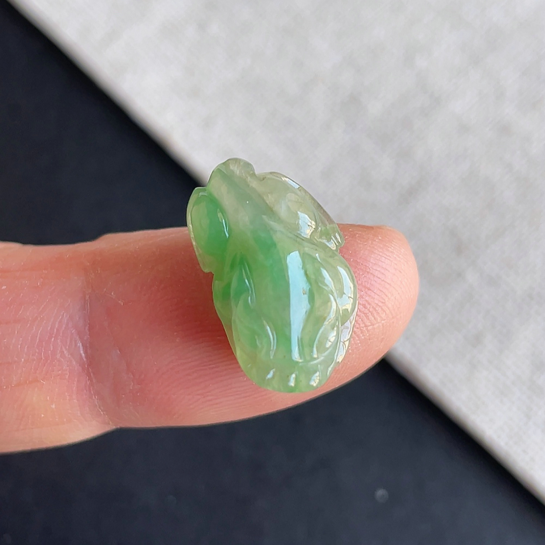 冰种翡翠飘阳绿貔貅戒面玉石a货