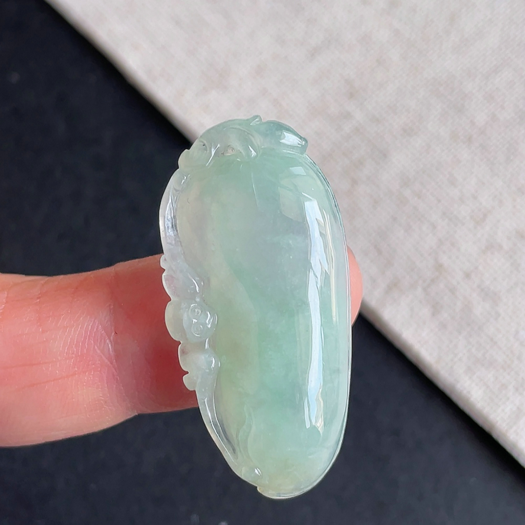 缅甸翡翠冰种满色福瓜吊坠
