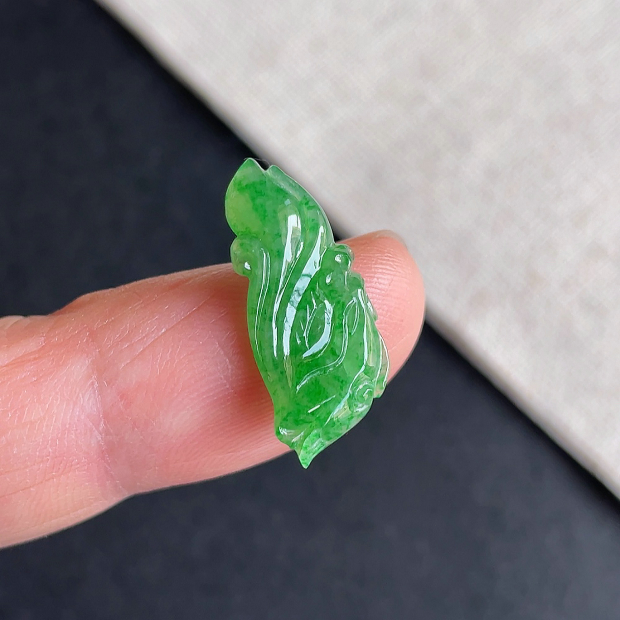 缅甸翡翠冰种阳绿凤凰戒面
