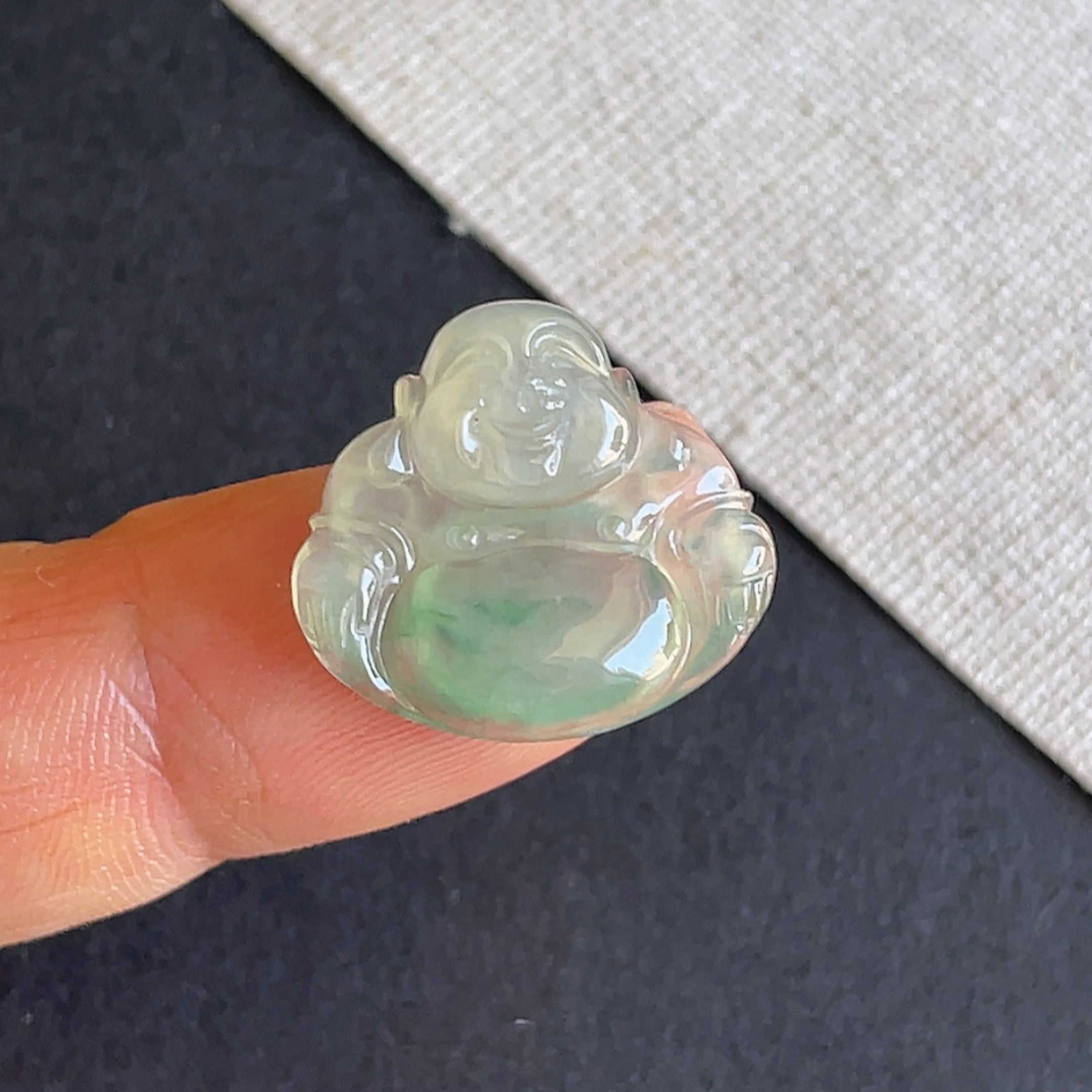 天然缅甸翡翠冰种飘绿佛公吊坠