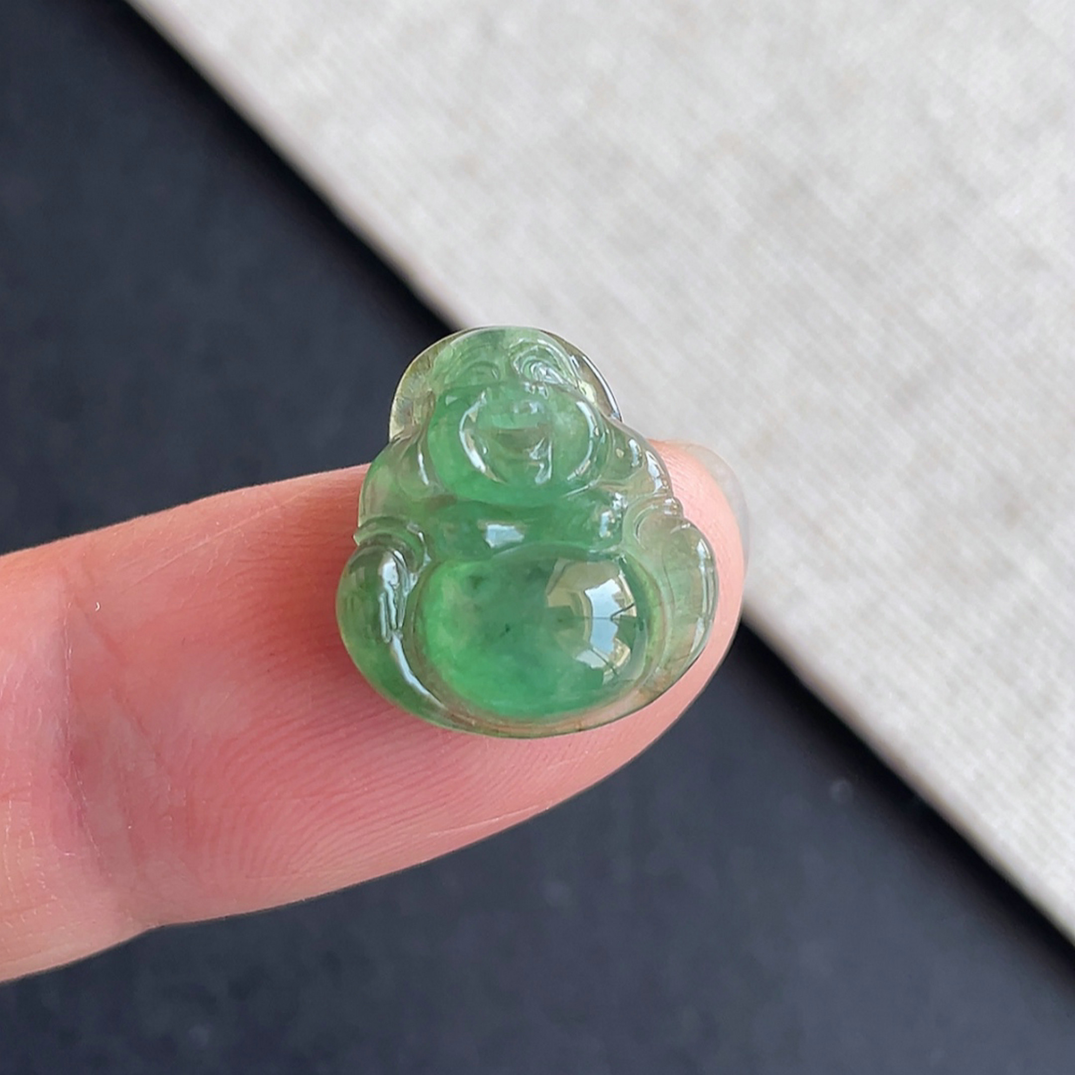 天然翡翠玉石冰种辣绿佛公吊坠