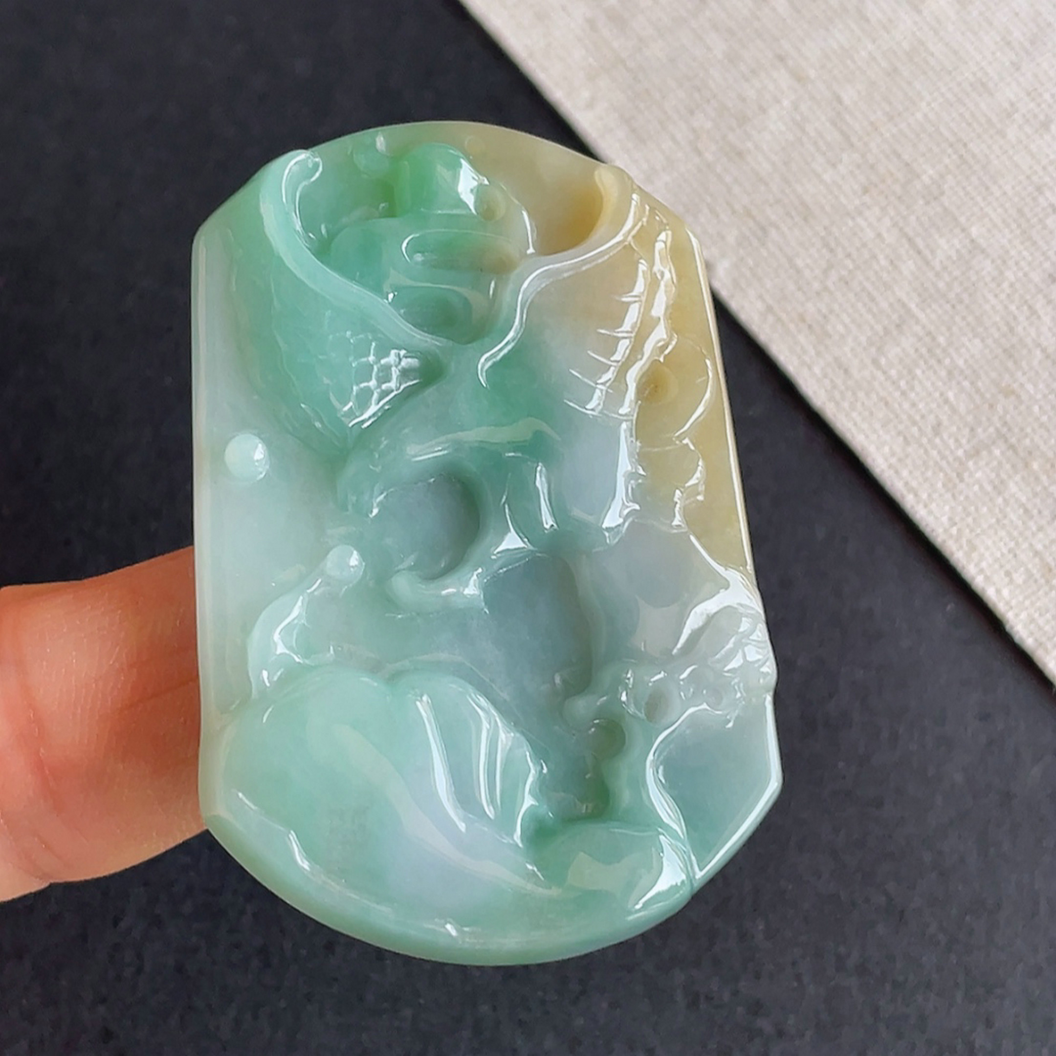 翡翠a货冰糯种三彩大展宏图吊坠