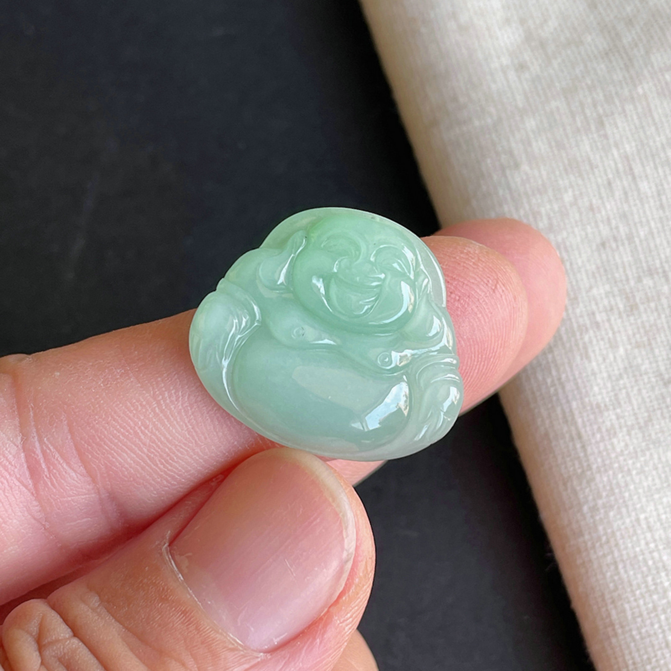 种果绿佛公吊坠缅甸天然翡翠A货