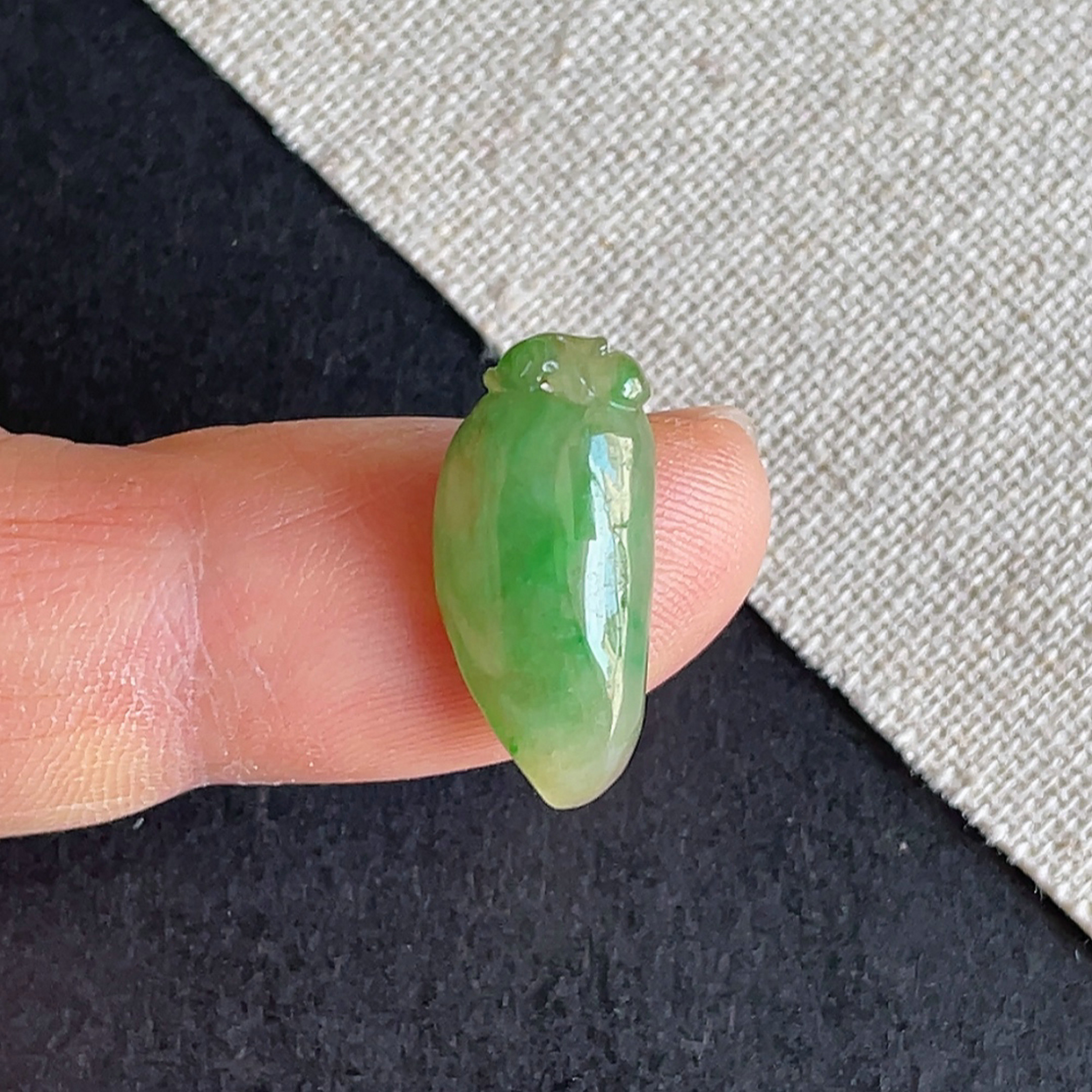 天然翡翠飘阳绿福瓜吊坠缅甸玉石