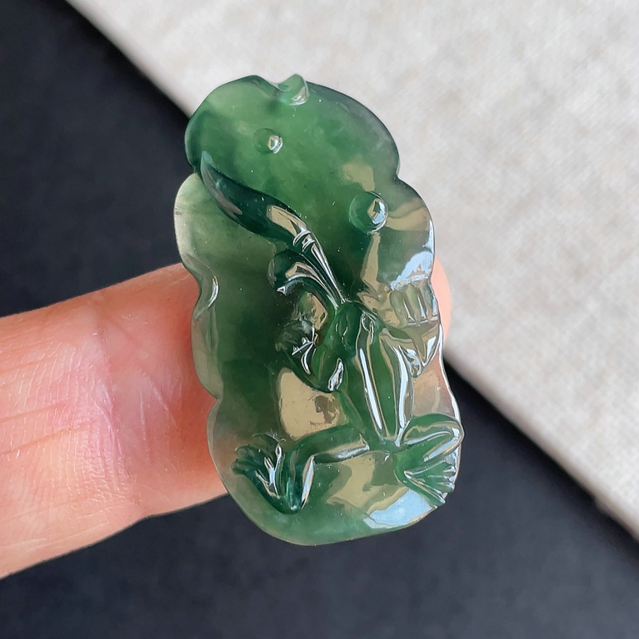 缅甸翡翠冰种满绿琴瑟和鸣吊坠