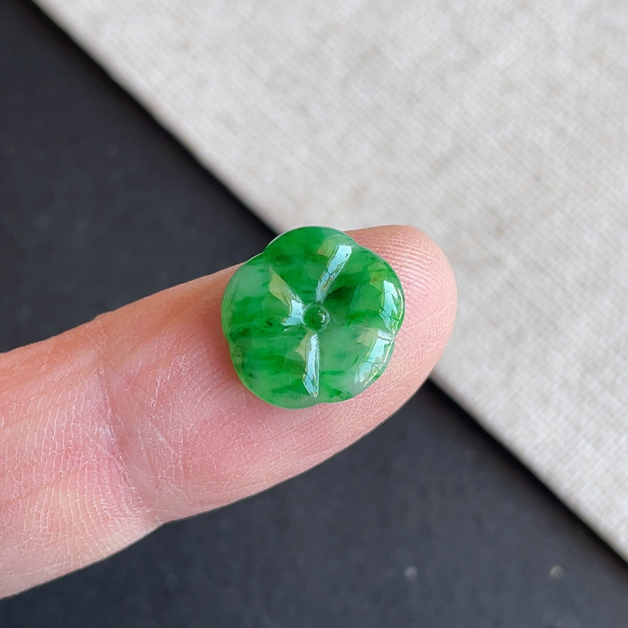 翡翠冰种阳绿花开富贵戒面裸石