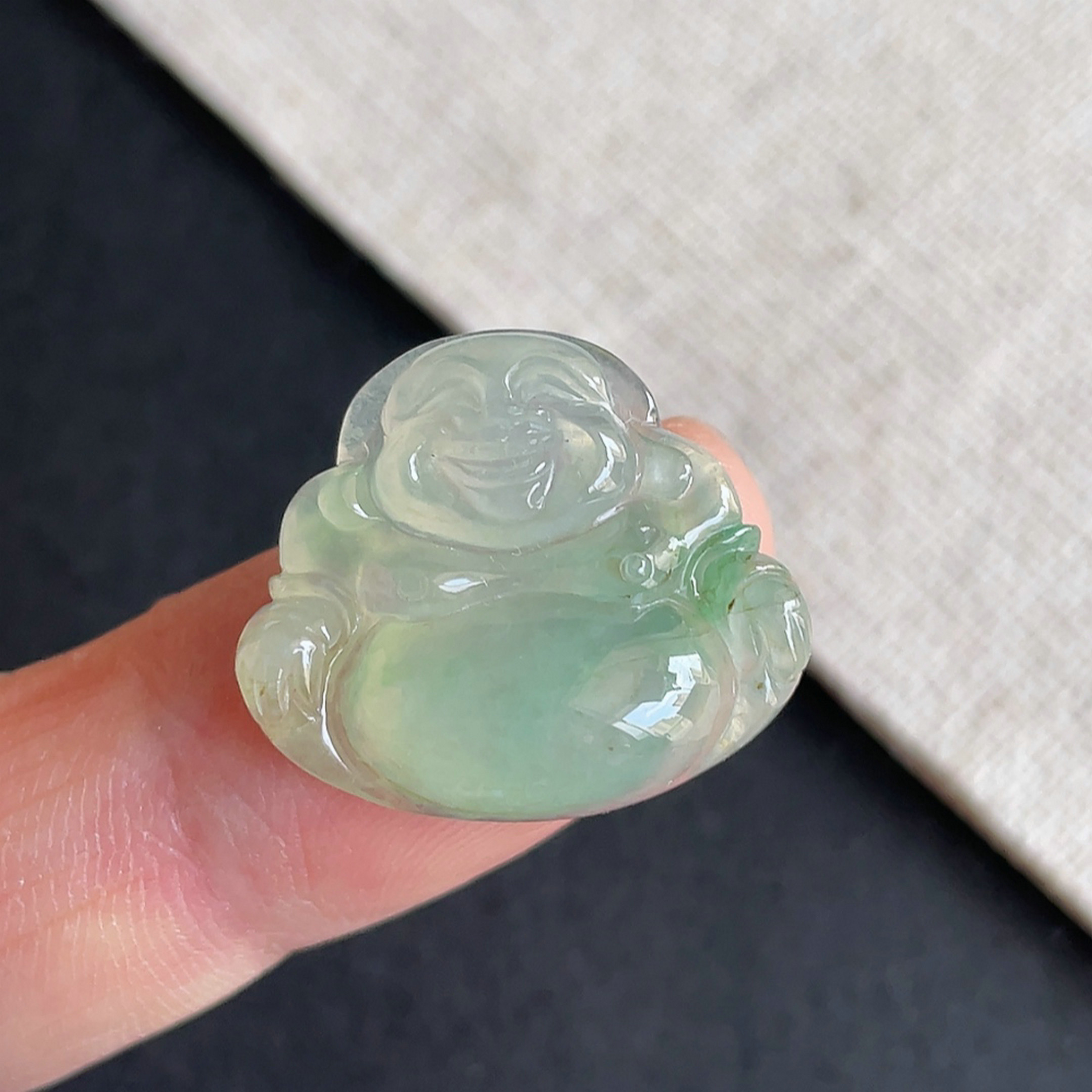 A货翡翠老坑冰种飘绿佛公吊坠