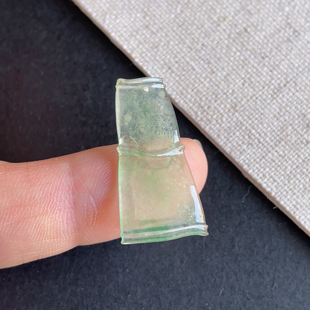 冰种飘阳绿翡翠竹节吊坠
