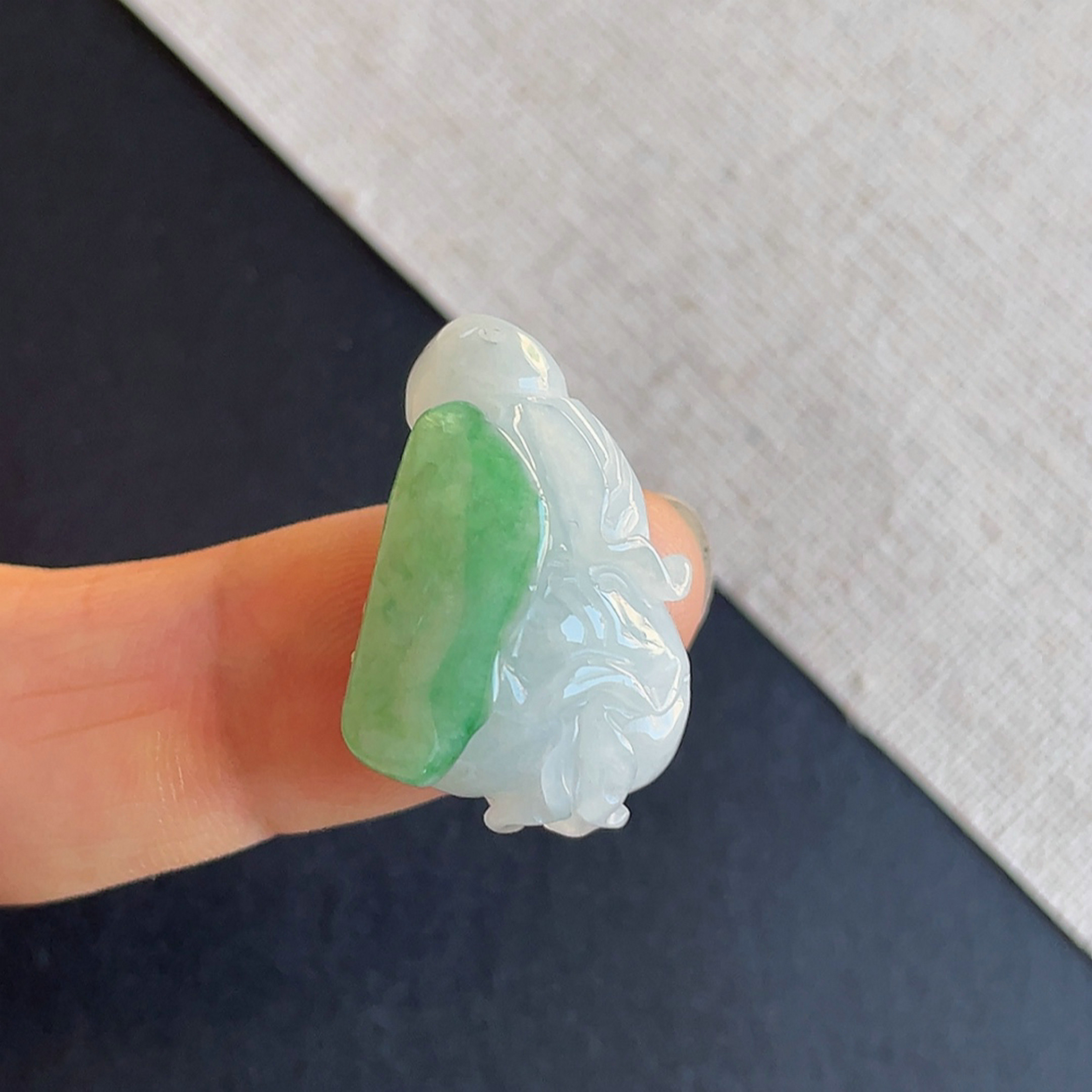 缅甸天然翡翠飘阳绿百财吊坠