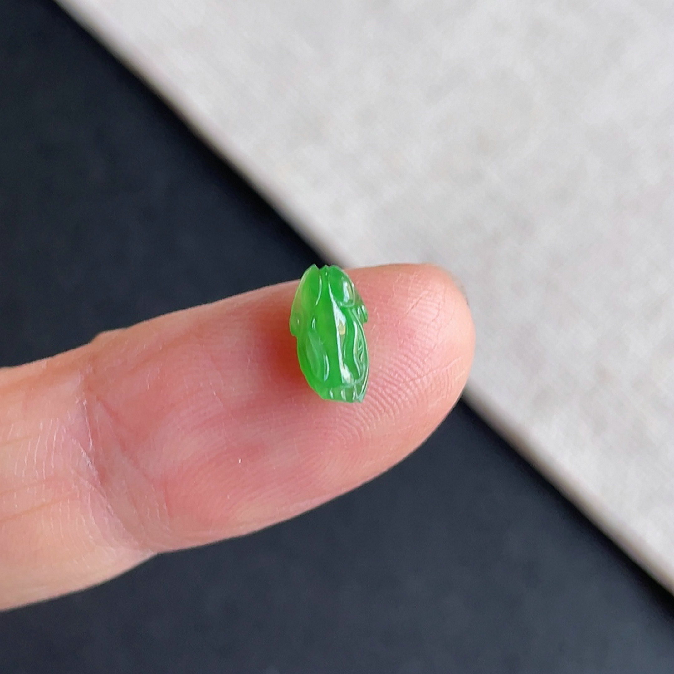 缅甸翡翠冰种阳绿貔貅戒面