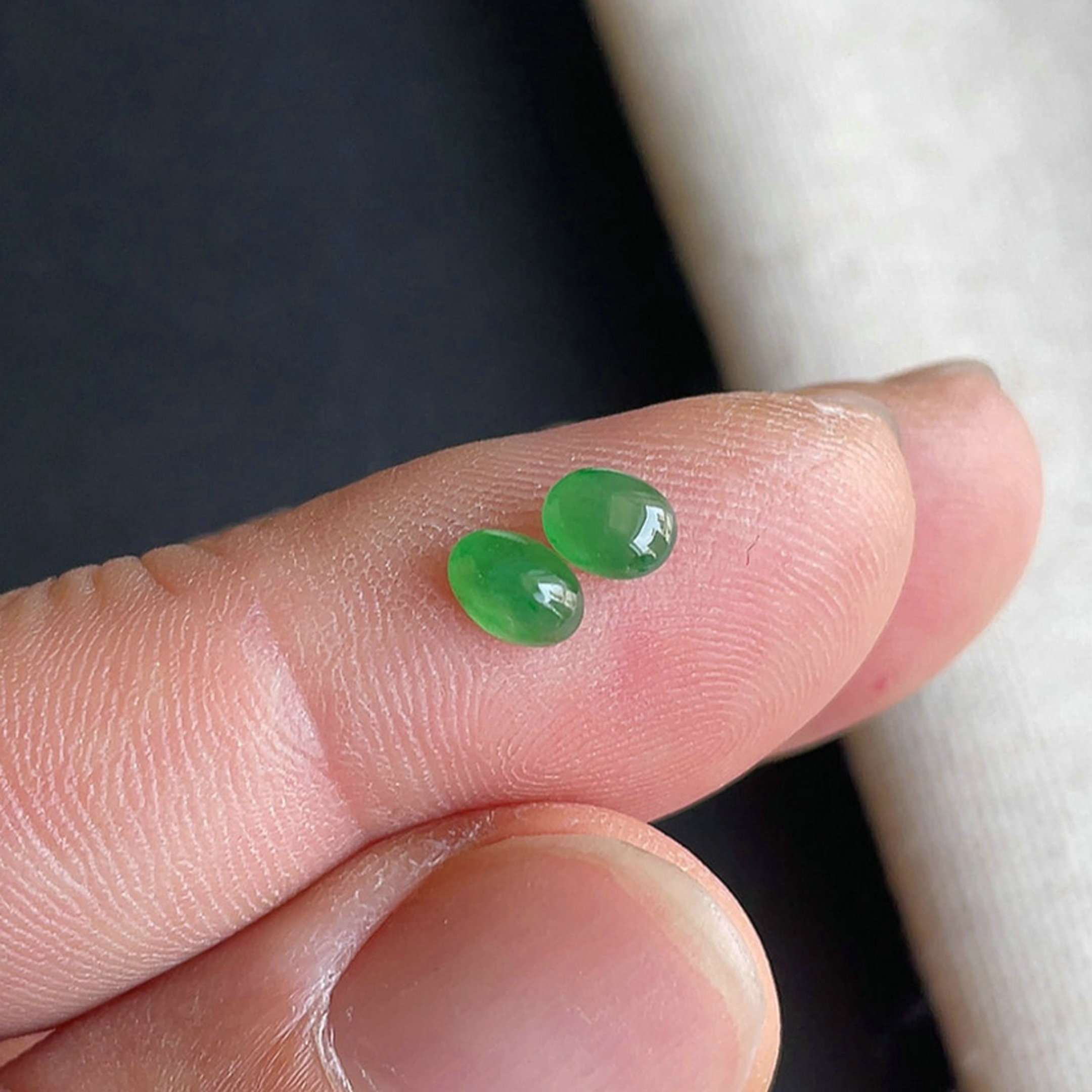 冰种阳绿蛋面一对缅甸天然翡翠