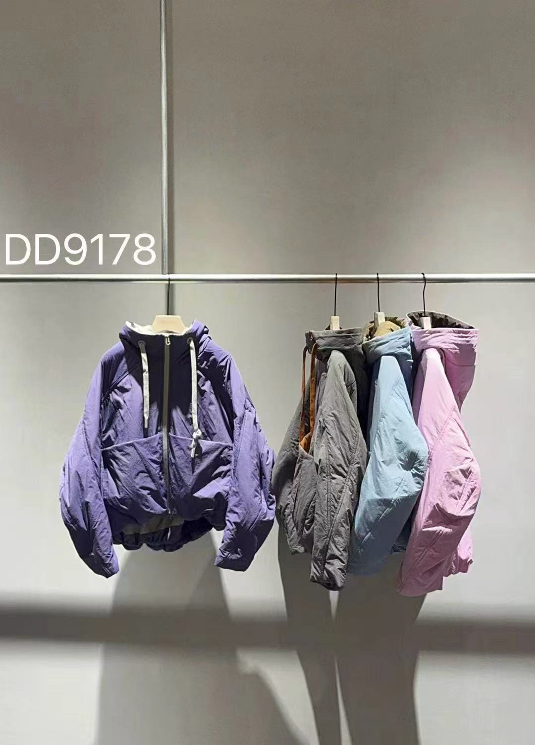 唐卡专柜解构25冬新款彩色女短羊毛绒外套百分百羊毛填充女春秋季