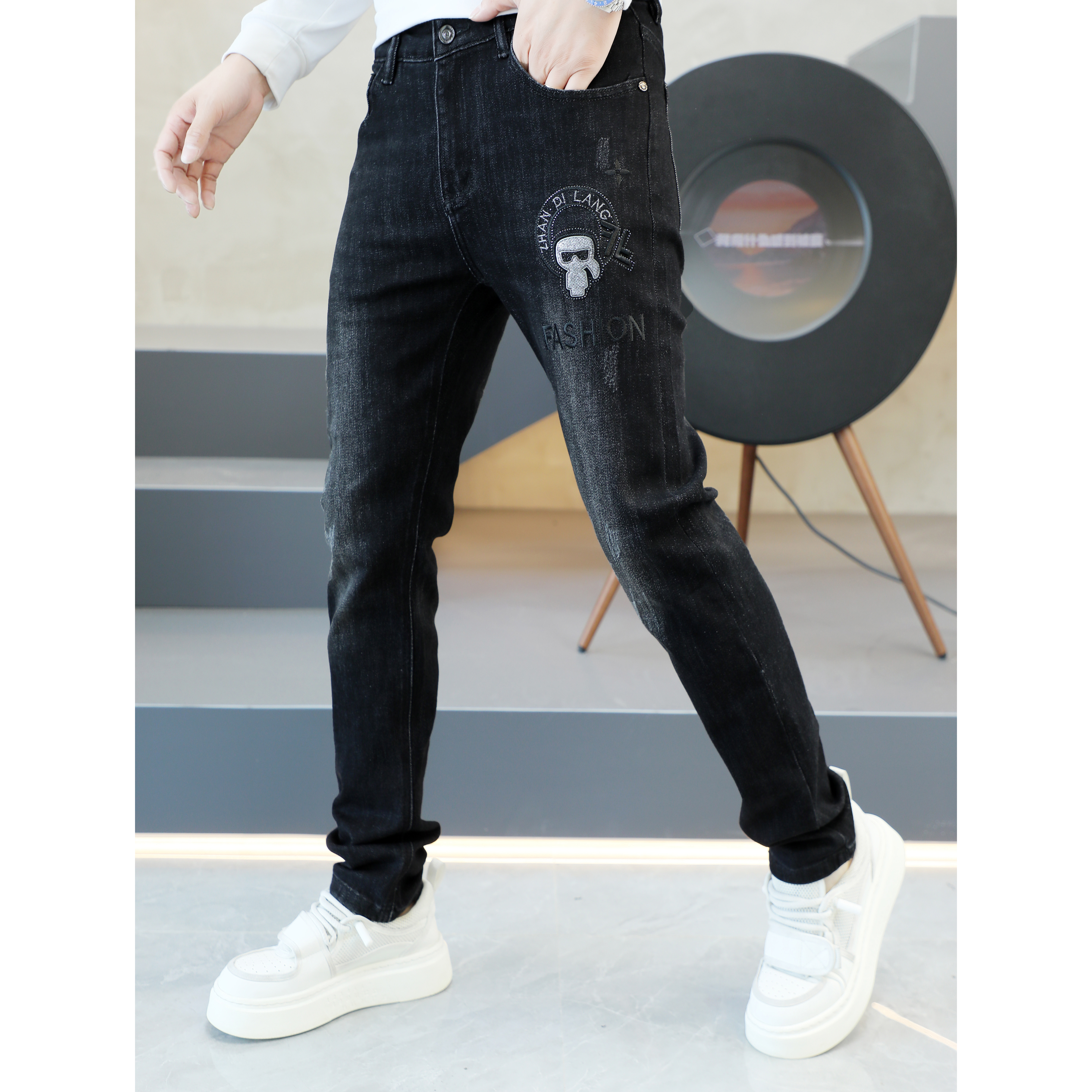 2025秋冬新款高品质修身弹力水洗刺绣男士小直筒牛仔裤25786P130,商品下架区,钱塘6018（原3088）