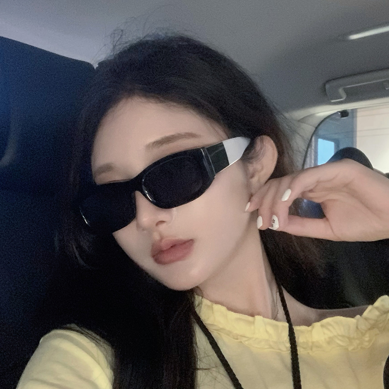 2025新款网红小方框欧美风度假太阳镜女潮显脸小熊猫墨镜防紫外线