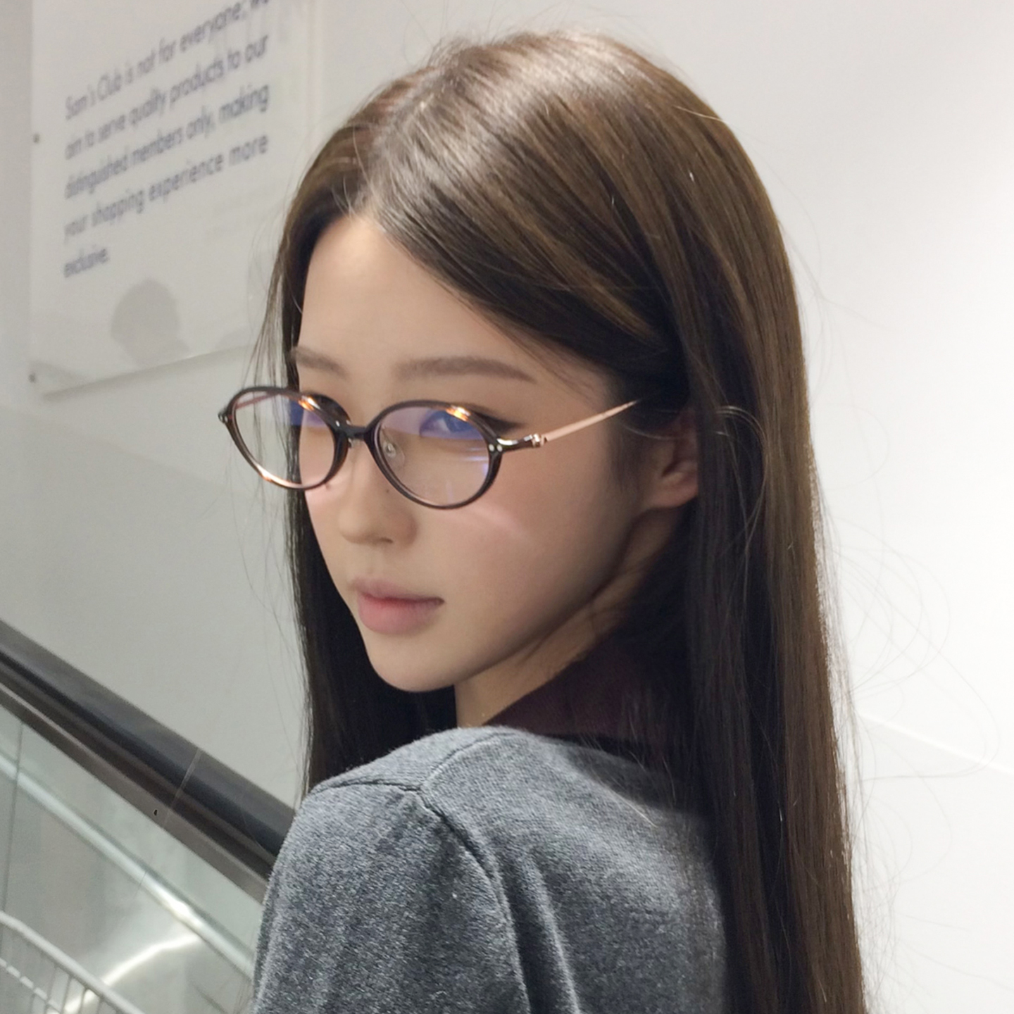 茶色文艺感椭圆框眼镜女韩系超轻显脸小高级感复古平光镜可配度数