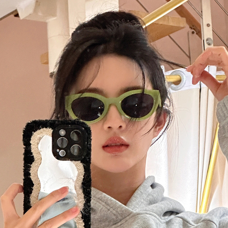 椭圆复古小脸凹造型街拍太阳镜潮