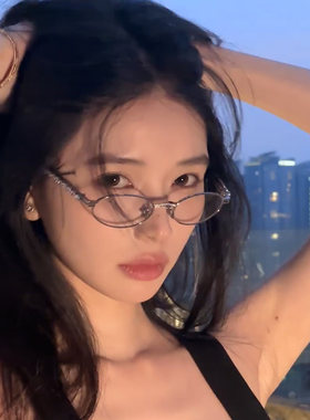 珍妮同款书呆子风椭圆小框近视眼架女显脸小爱心满钻素颜平光镜潮